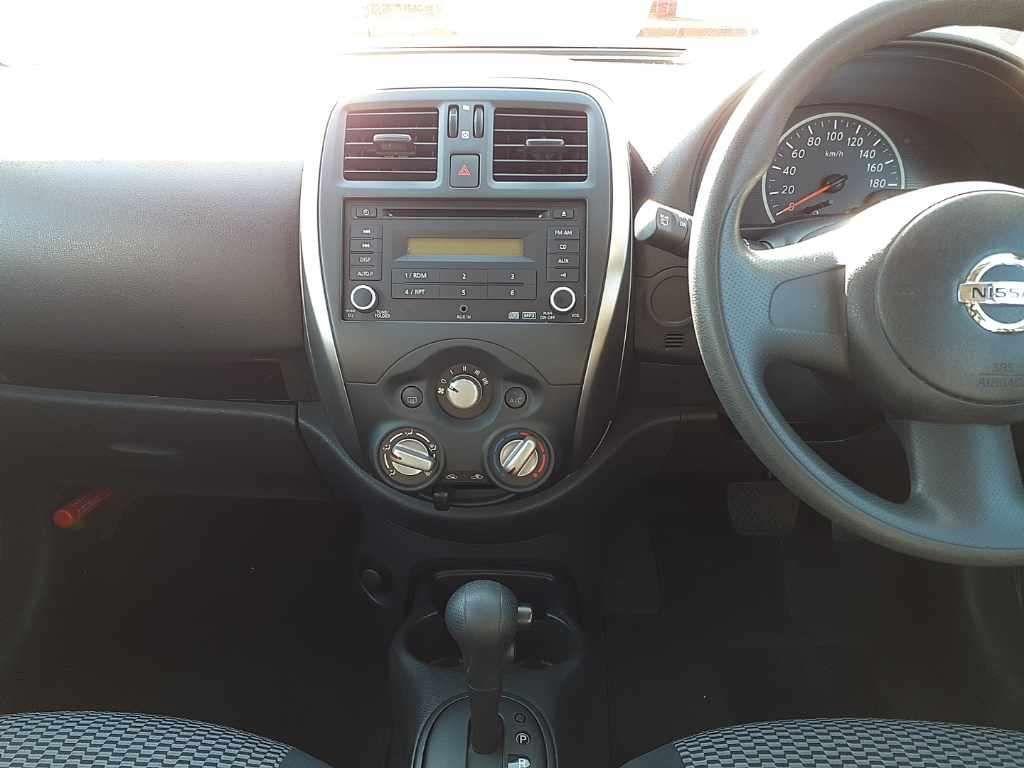 Nissan MARCH S