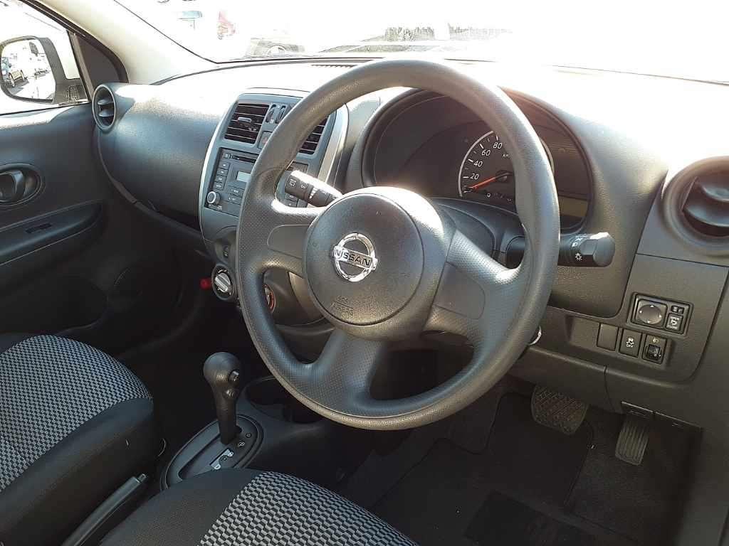 Nissan MARCH S
