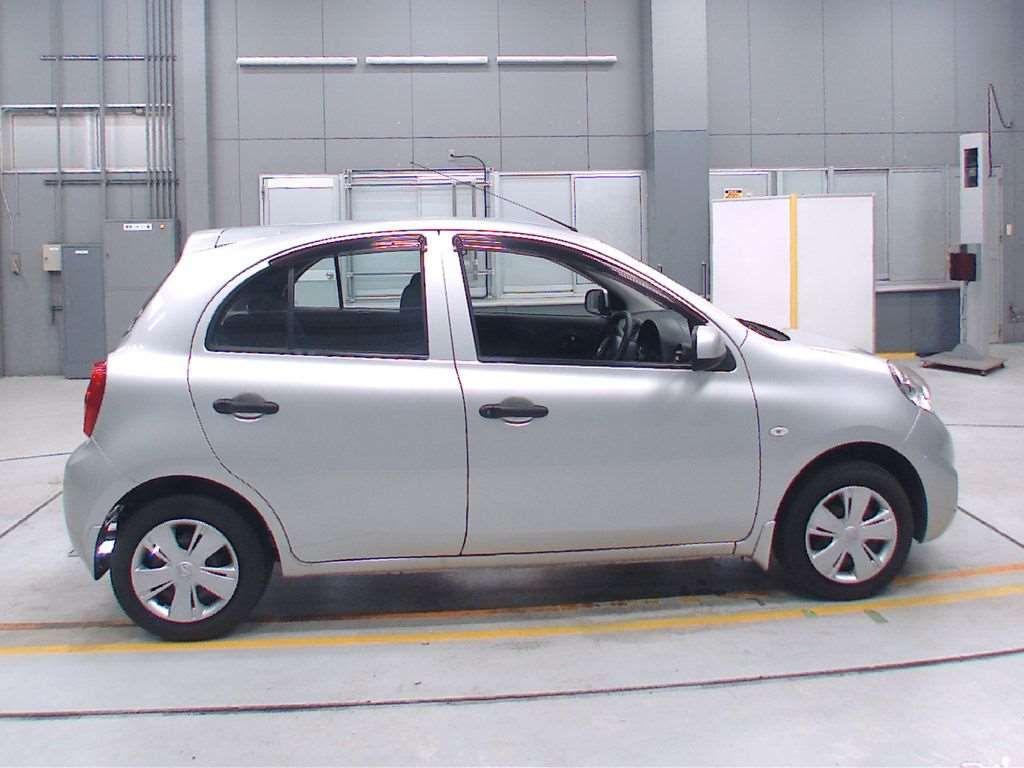 Nissan MARCH S