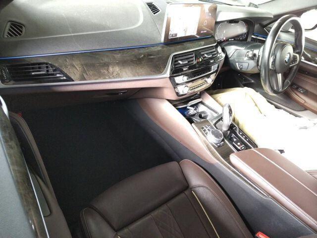 BMW 5 Series 4d 530E M-SPORT EDITION JOY+