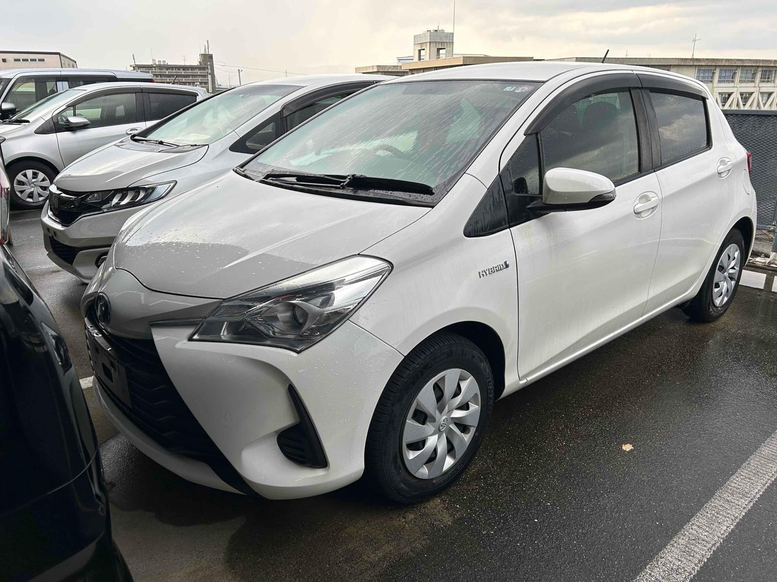 Toyota Vitz HYBRID F