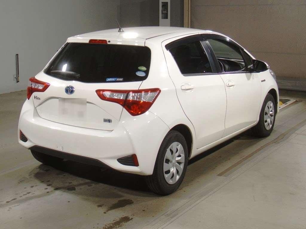 Toyota Vitz HYBRID F