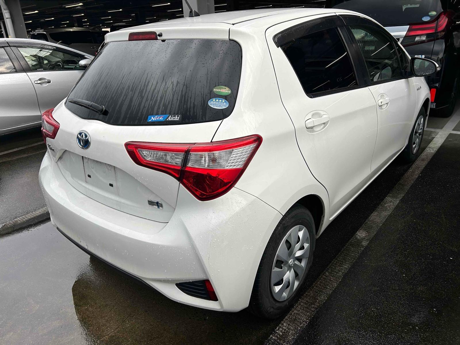 Toyota Vitz HYBRID F