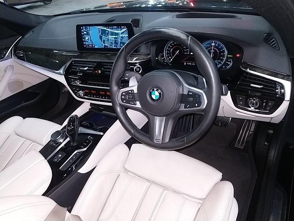 BMW 530E M-SPORTS I-PEFORMANCE