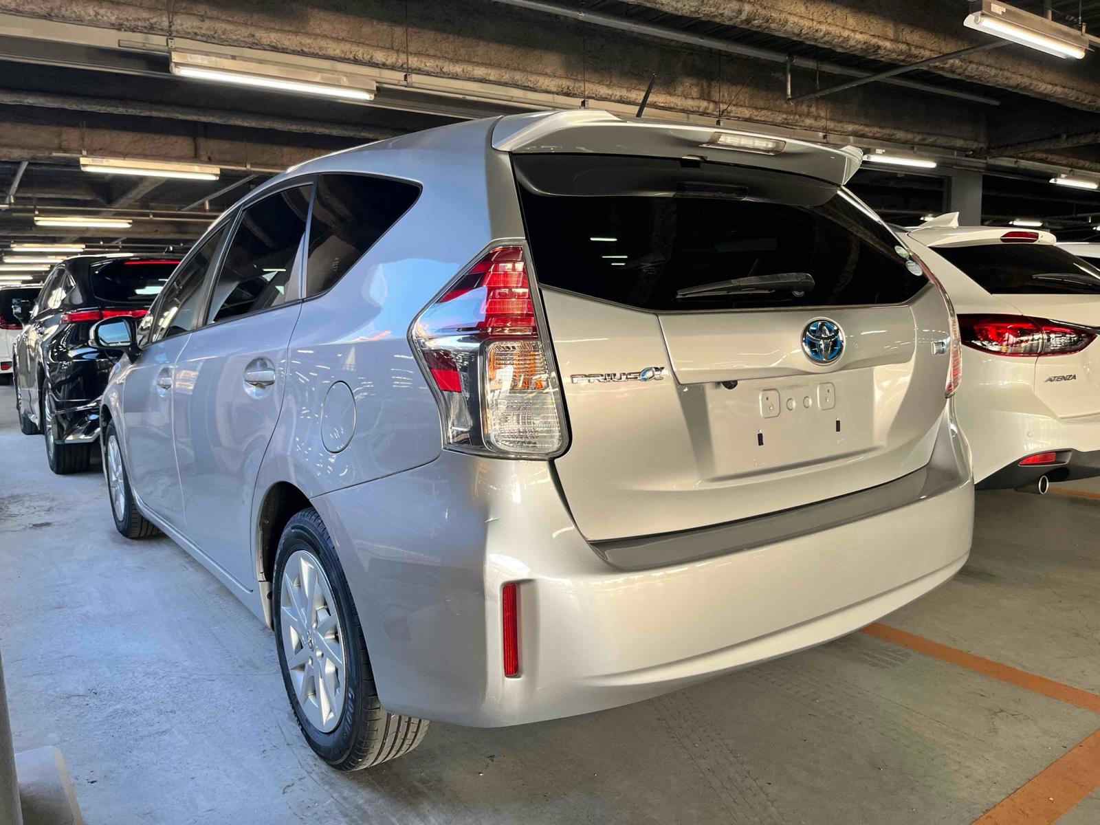 Toyota Prius ALPHA S