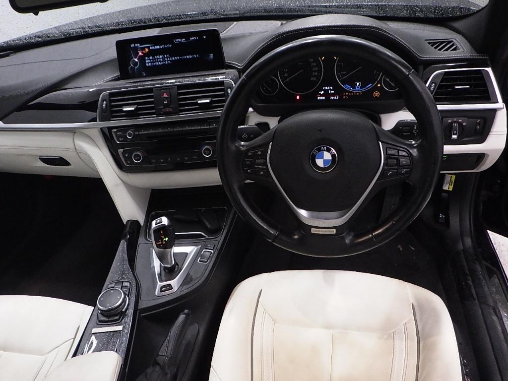 BMW 3 Series 330e (standard)