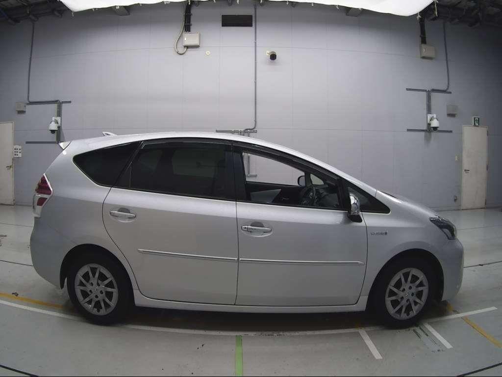 Toyota Prius ALPHA S TUNE BLACK 2