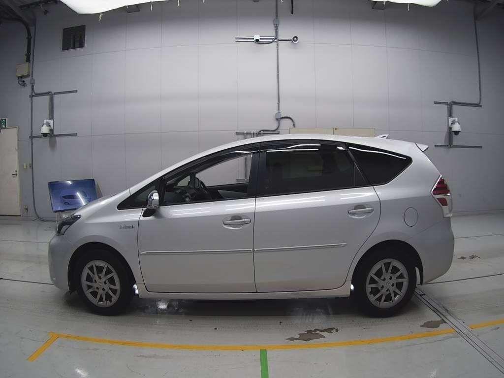 Toyota Prius ALPHA S TUNE BLACK 2