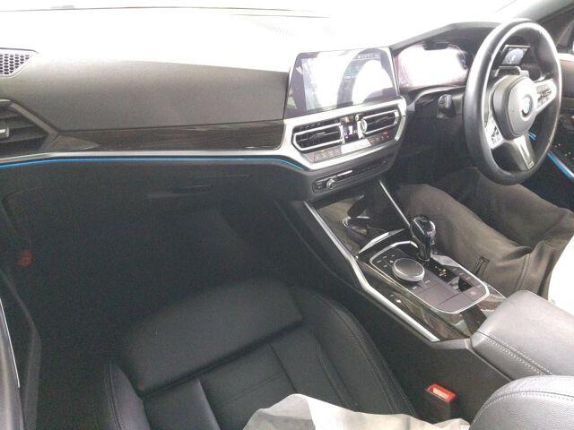 BMW 3 Series 4d 330E M SPORT