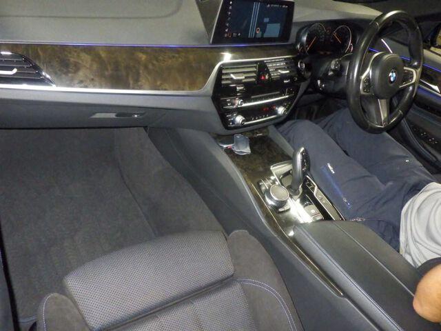 BMW 5 Series 4d 523D M-SPORT