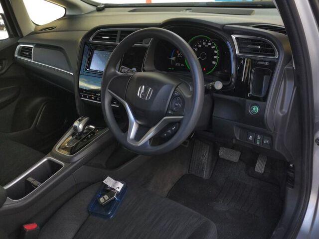 Honda Shuttle HYBRID HONDA SENSING