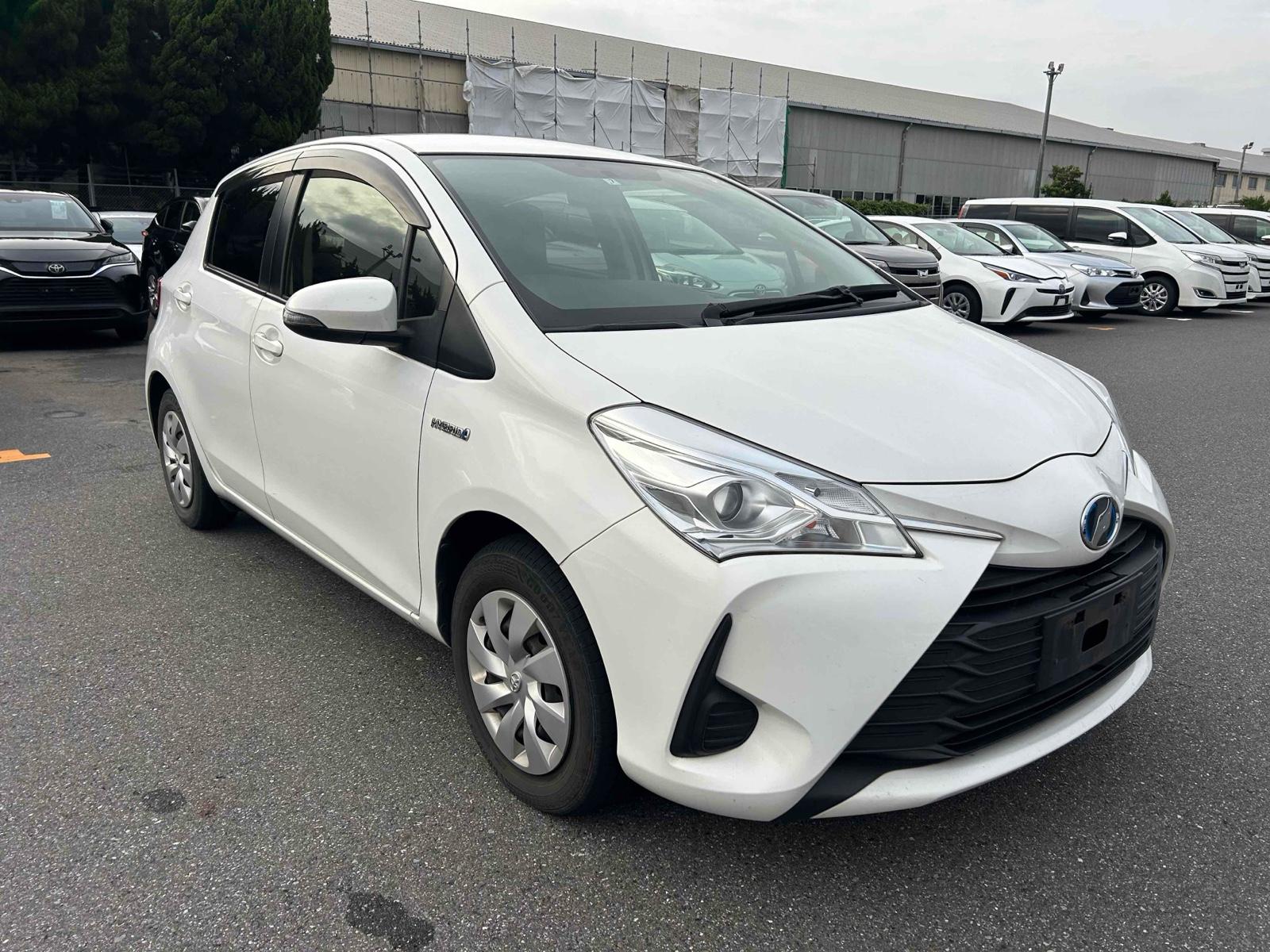 Toyota Vitz HYBRID F