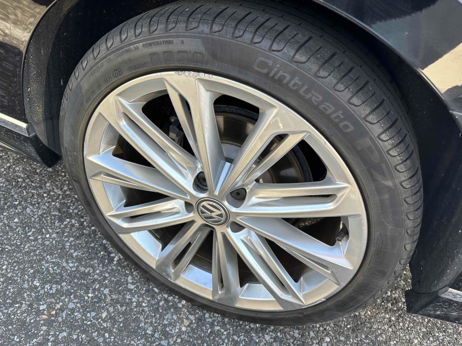 Volkswagen Passat 2.0TSI R LINE