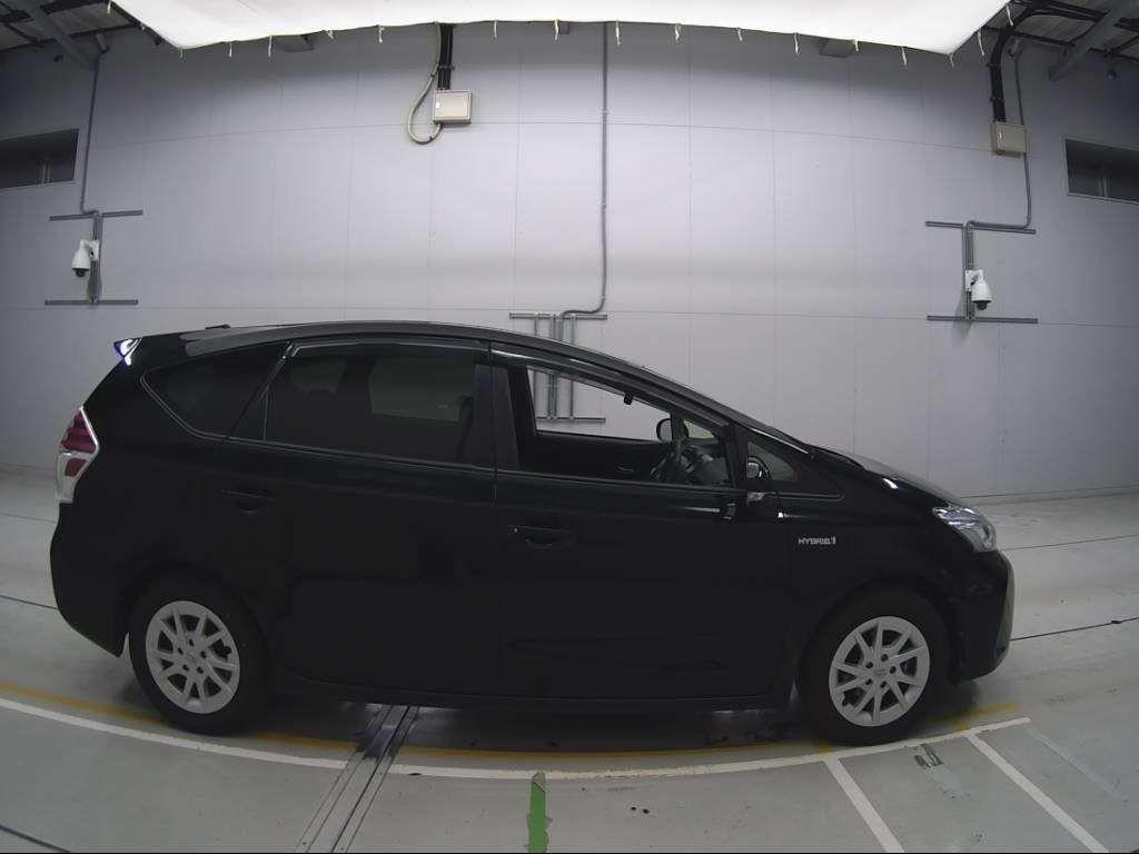 Toyota Prius ALPHA S 7SEAT