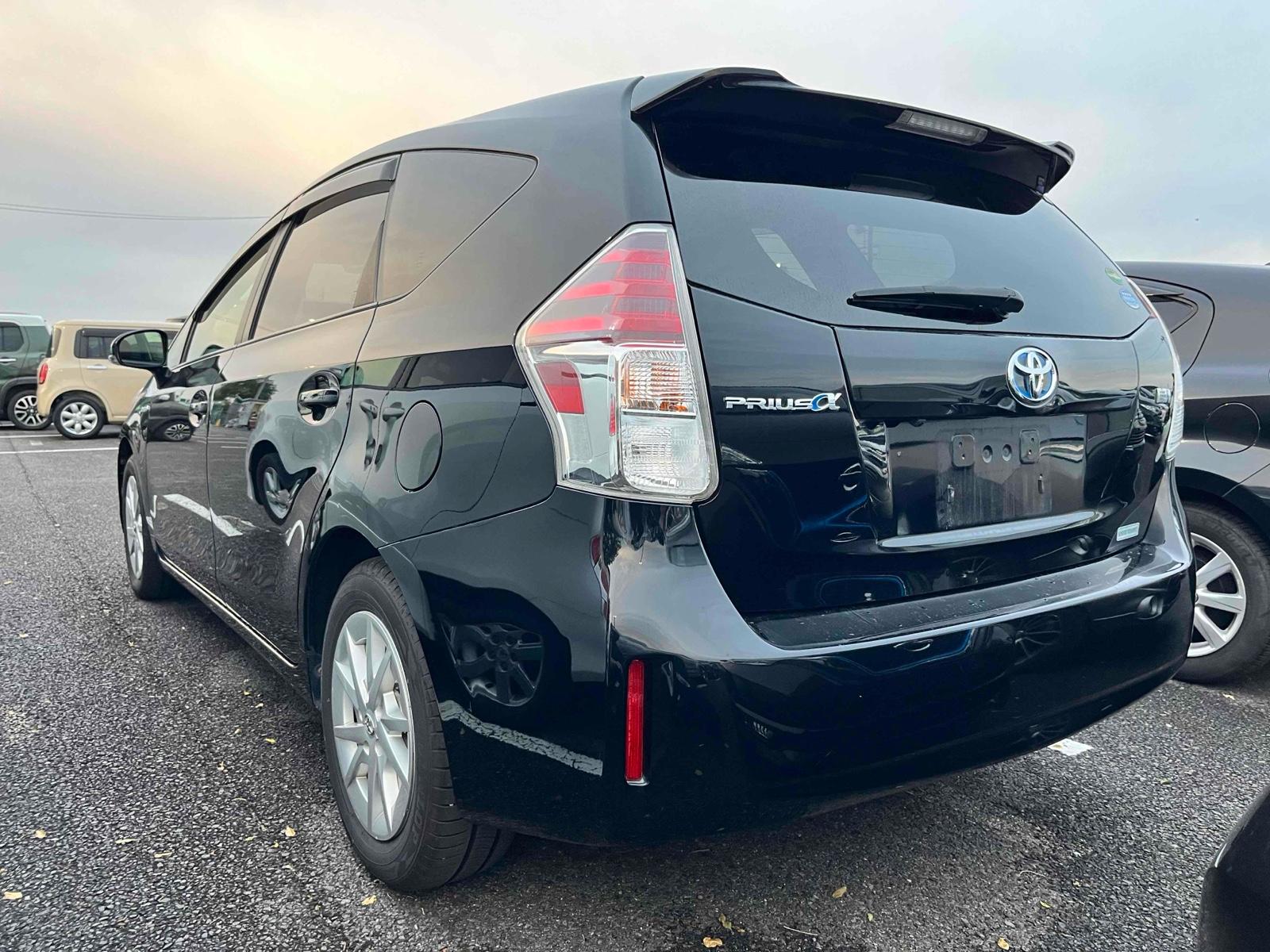Toyota Prius ALPHA S 7SEAT