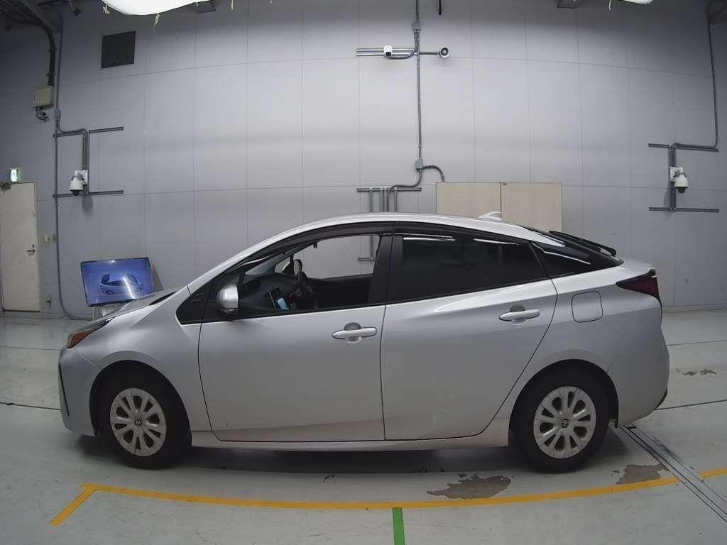 Toyota Prius S SAFETY SENS