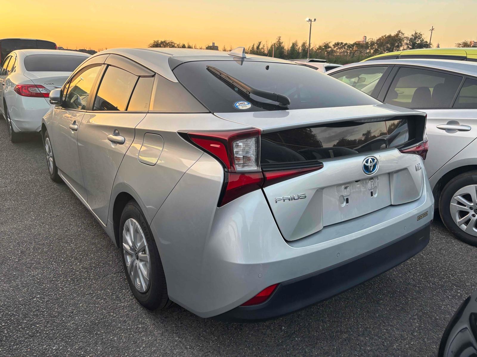 Toyota Prius S SAFETY SENS