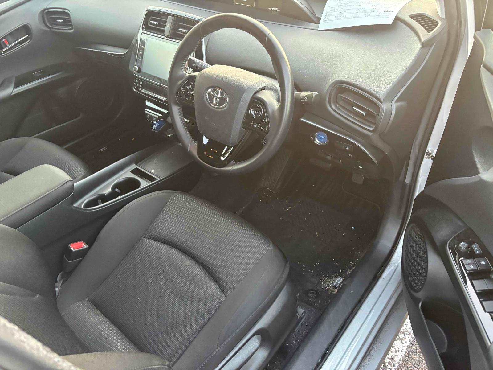 Toyota Prius S SAFETY SENS
