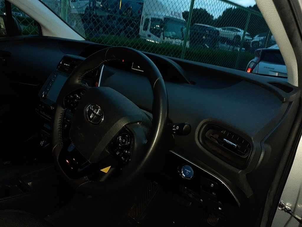 Toyota Prius S SAFETY SENS