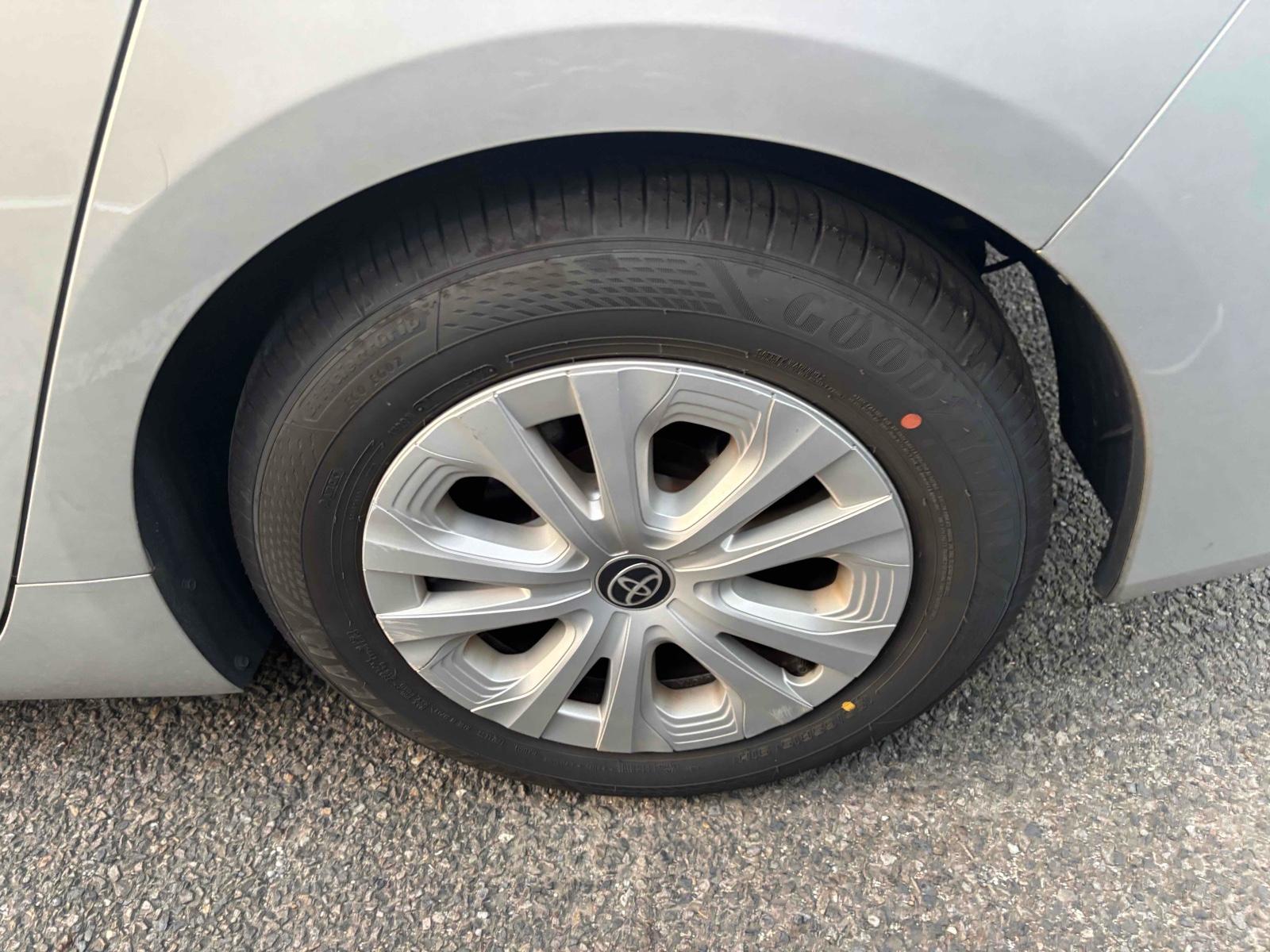Toyota Prius S SAFETY SENS