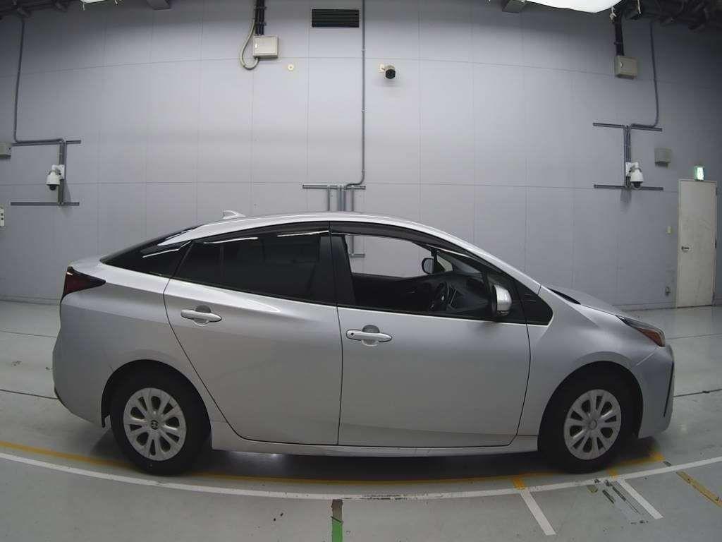 Toyota Prius S SAFETY SENS