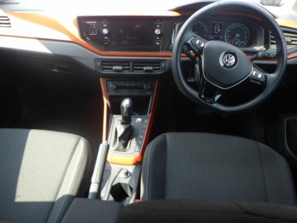 Volkswagen Polo TSIｺﾝﾌｫｰﾄﾗｲﾝﾘﾐﾃ