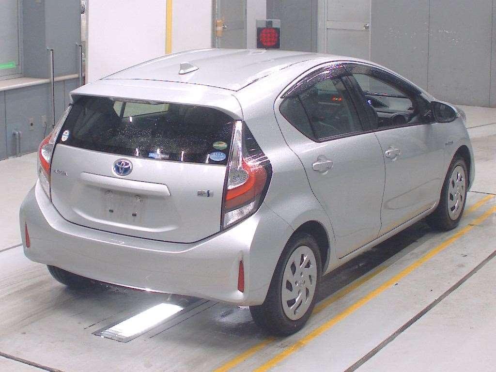 Toyota Aqua L