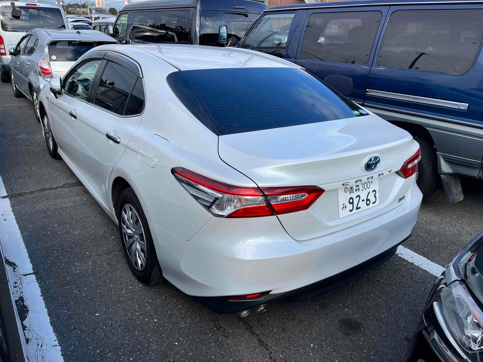 Toyota Camry HYBRID X