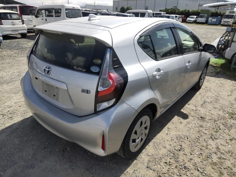 Toyota Aqua 2WD