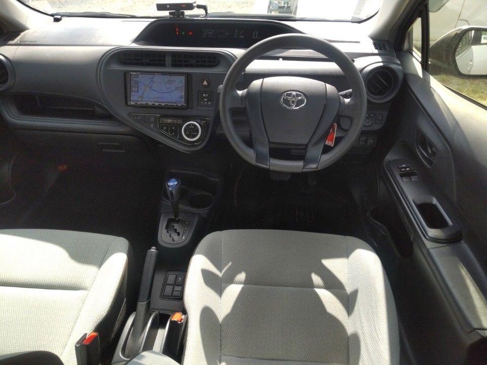 Toyota Aqua 2WD