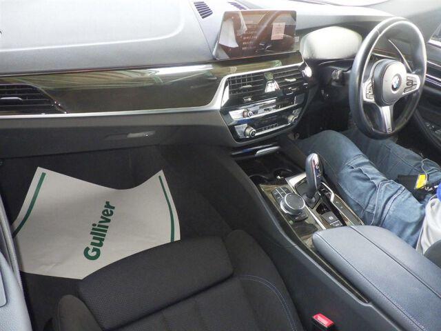 BMW 5 Series 4d 523D M-SPORT