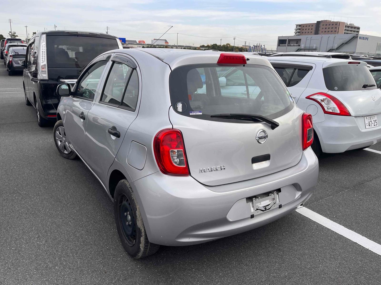 Nissan MARCH S