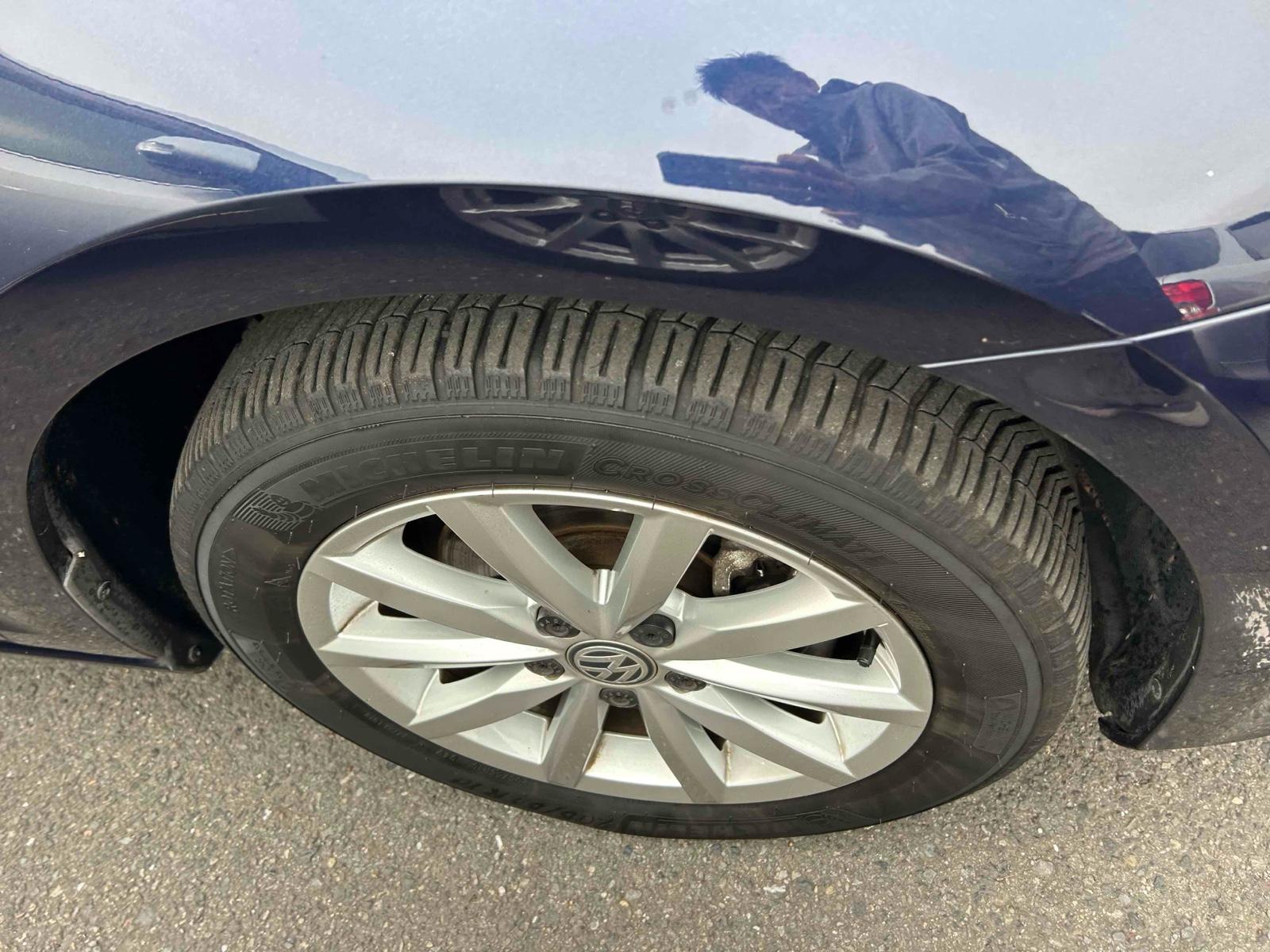 Volkswagen Golf LOUNGE