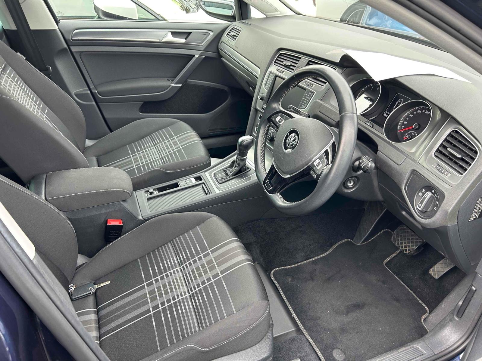 Volkswagen Golf LOUNGE