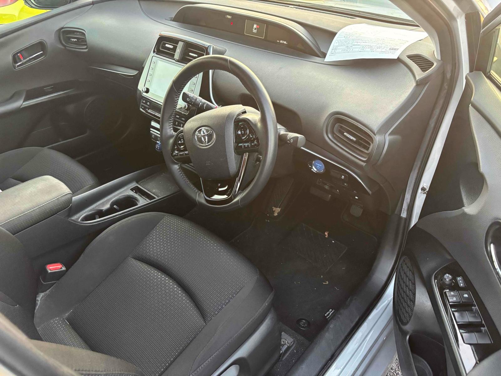 Toyota Prius S SAFETY SENS