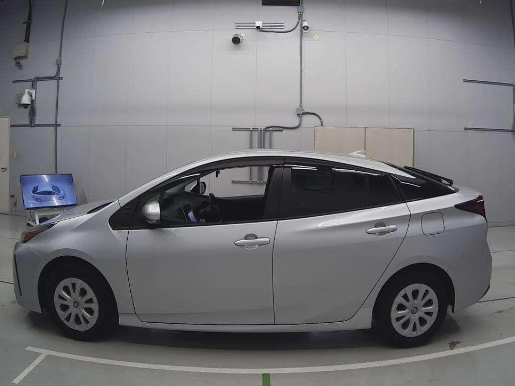 Toyota Prius S SAFETY SENS