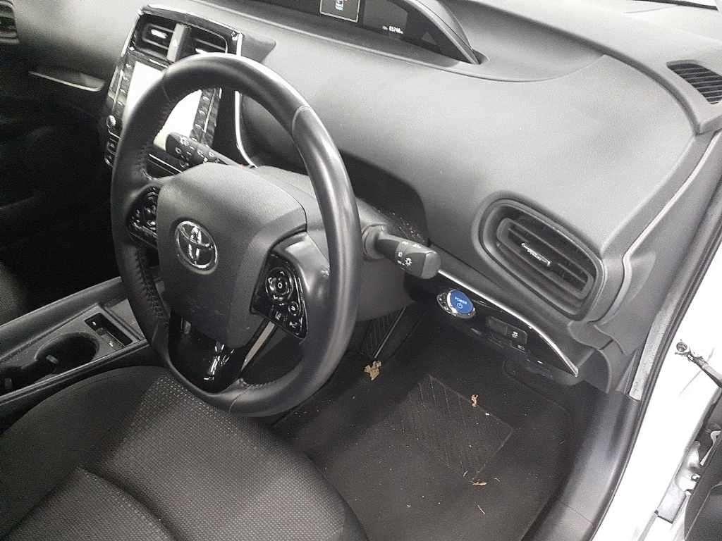 Toyota Prius S SAFETY SENS