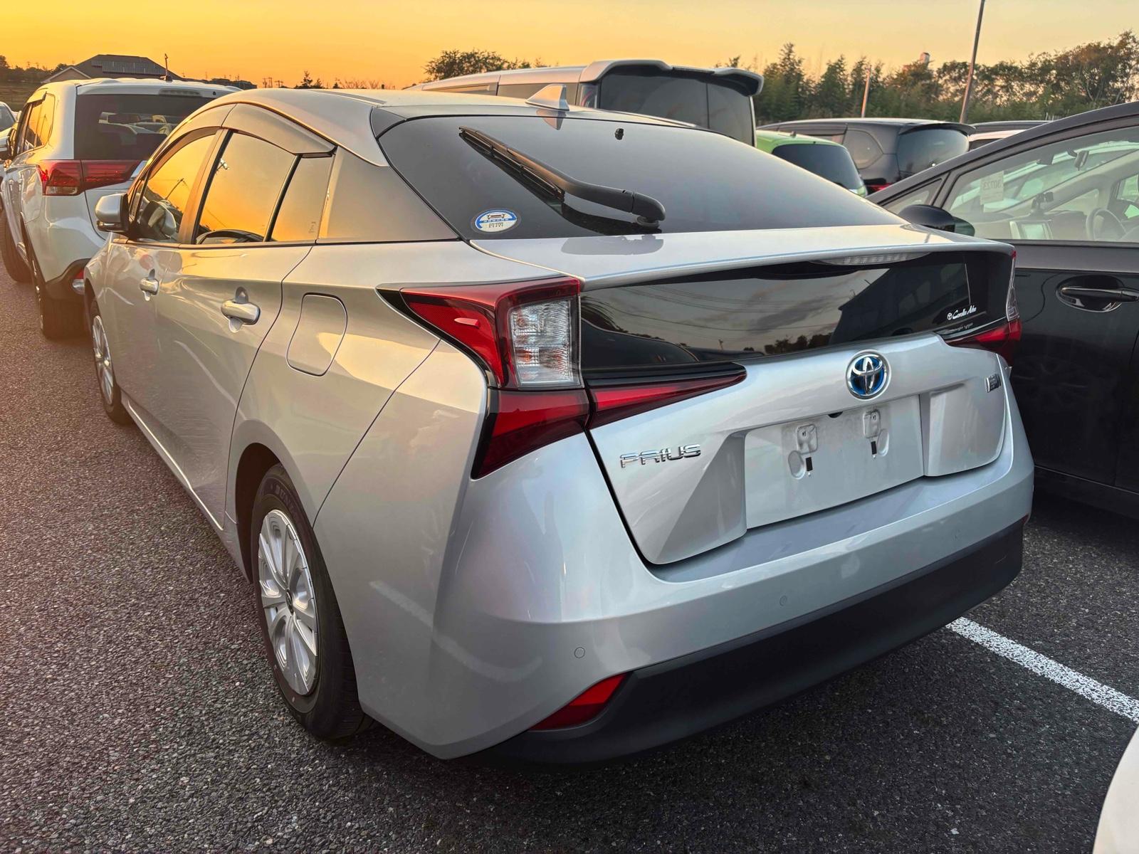 Toyota Prius S SAFETY SENS