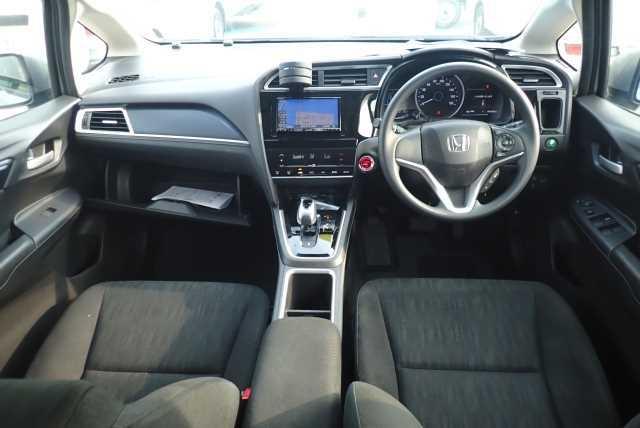 Honda Shuttle HYBRID HONDA SENSING