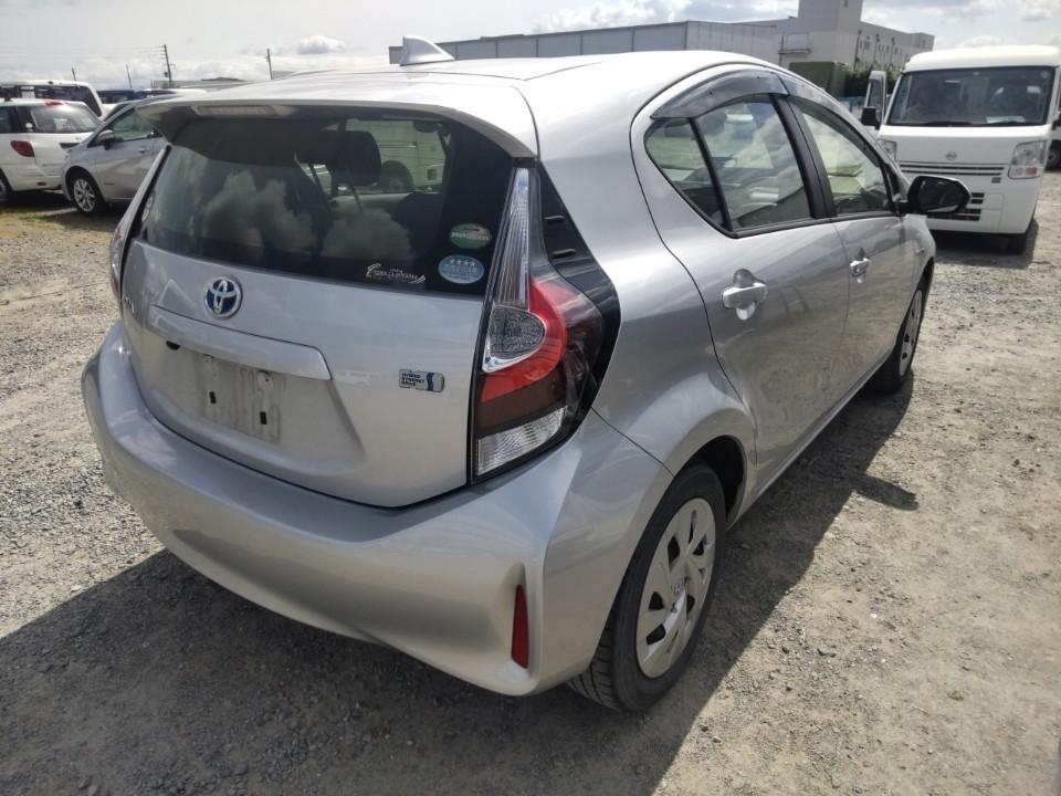 Toyota Aqua 2WD