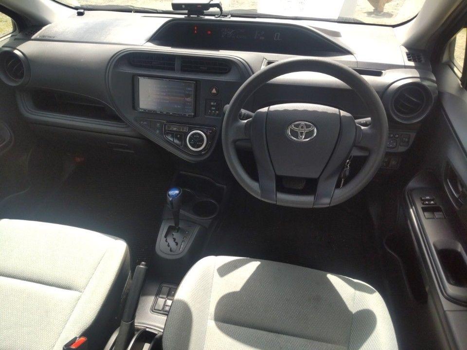 Toyota Aqua 2WD