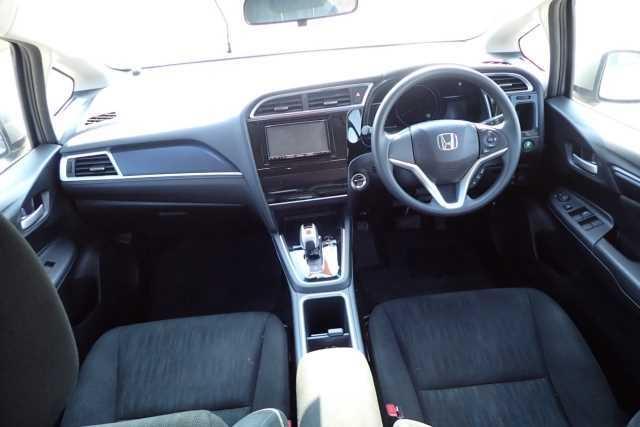 Honda Shuttle HYBRID HONDA SENSING