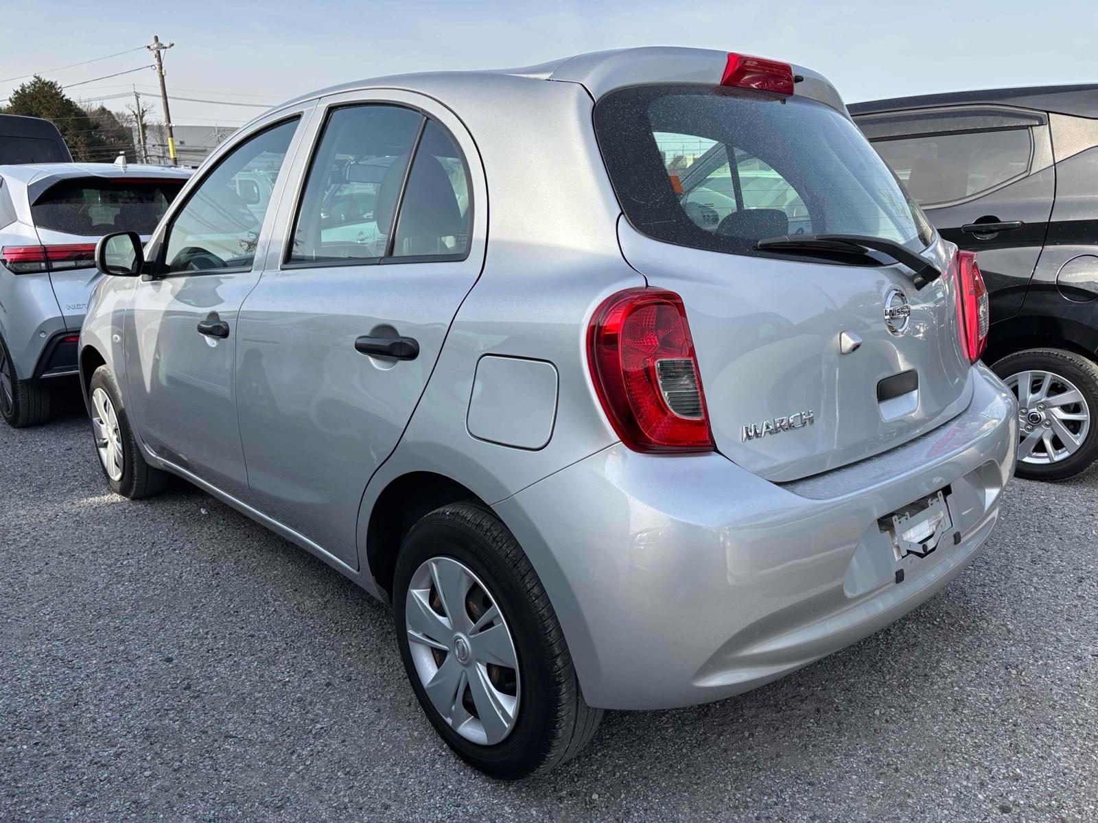 Nissan MARCH S