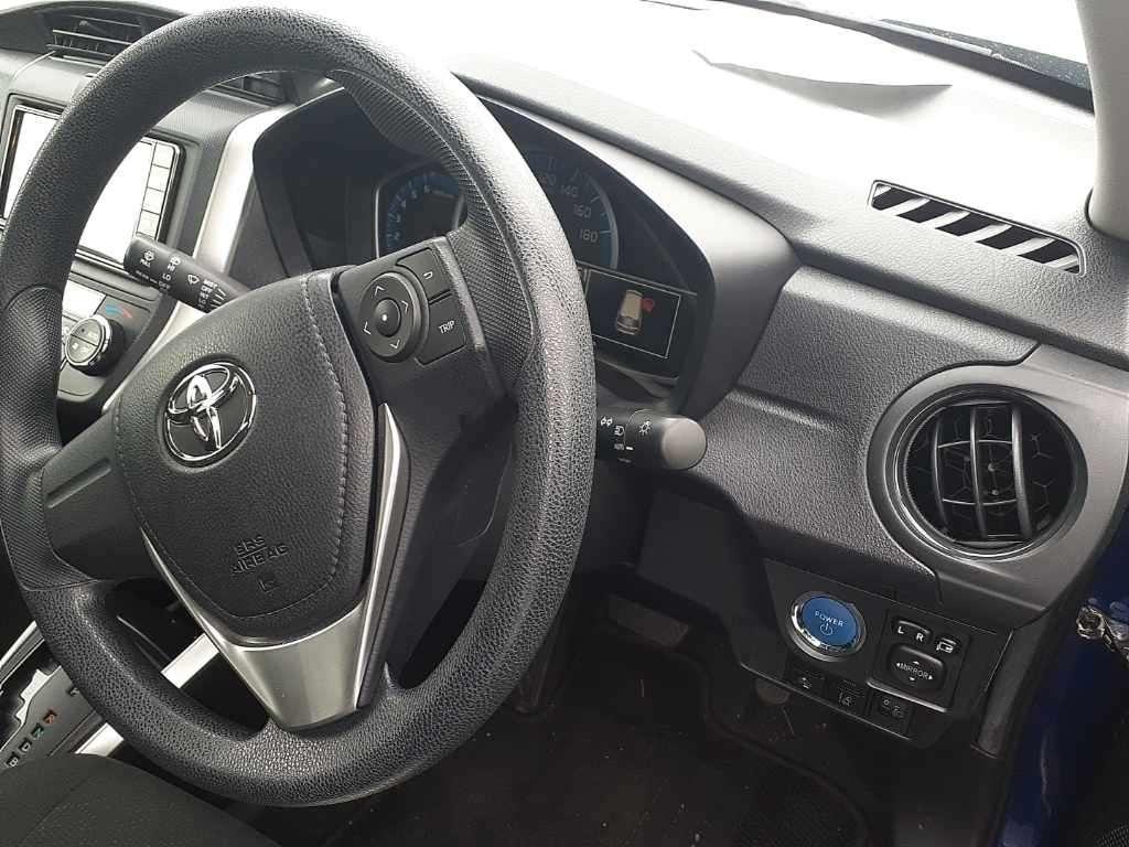 Toyota Corolla Fielder Hybrid EX