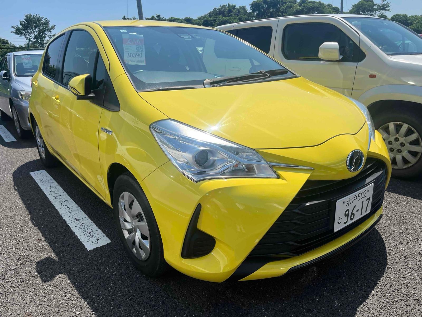 Toyota Vitz HYBRID F