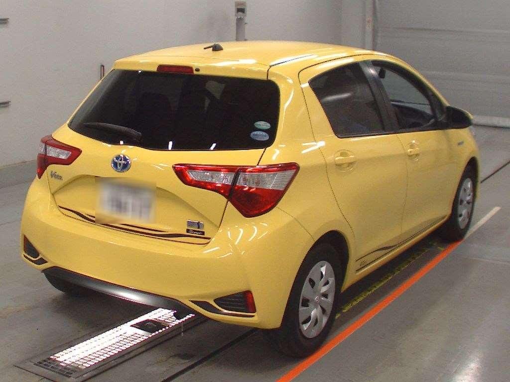 Toyota Vitz HYBRID F