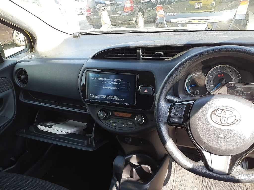 Toyota Vitz HYBRID F