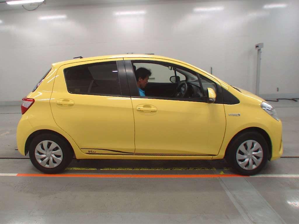 Toyota Vitz HYBRID F