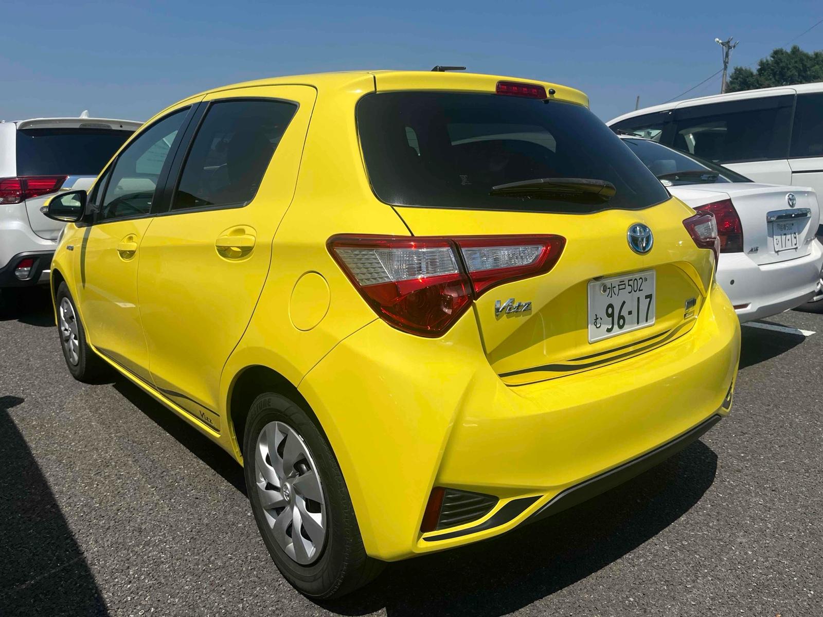 Toyota Vitz HYBRID F