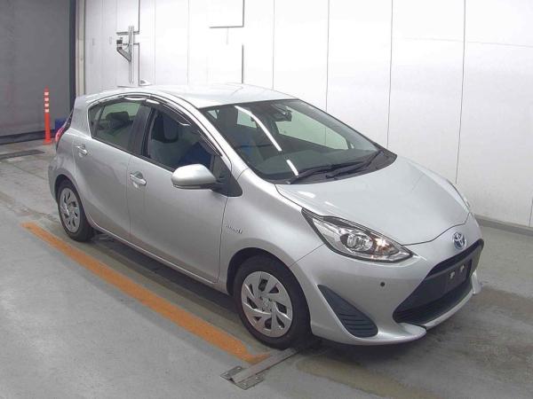 Toyota Aqua L